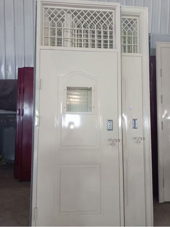 陇南学校教室门