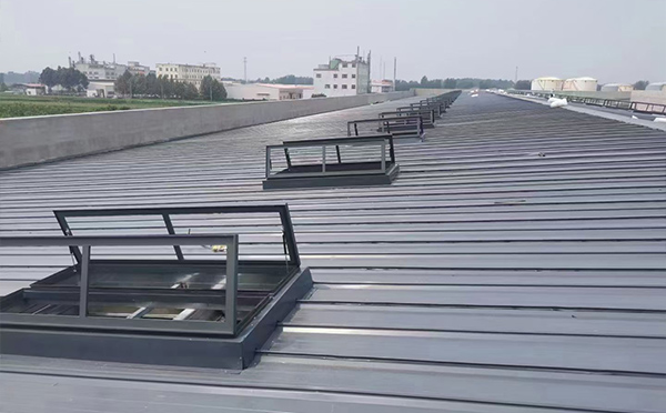 某中学室内体育馆陇南排烟窗改造项目