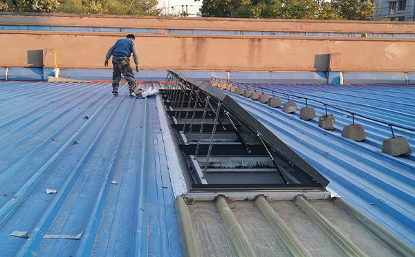 某区域性物流仓储中心陇南排烟窗系统安装项目